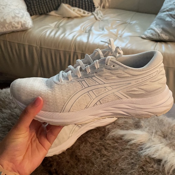 ASICS - Picture 3 of 5